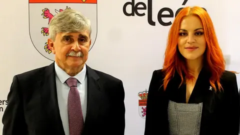 Foto de Archivo - Juan Francisco Garc&iacute;a Mar&iacute;n y Sara Garc&iacute;a en su visita a la ULE en diciembre de 2022