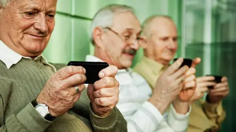 Personas mayores, acceso a internet