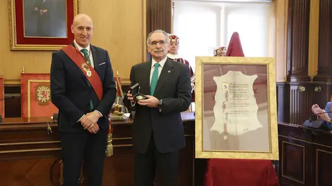 Medalla de Oro. Ayto. Le&oacute;n
