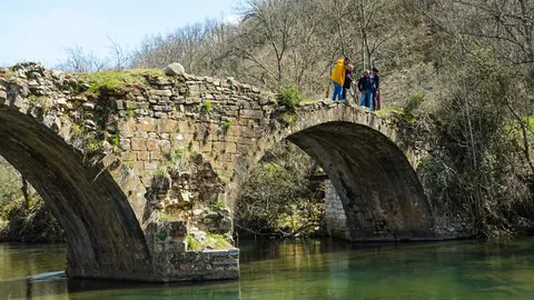 Puente medieval de Serrilla de Tor&iacute;o, uno de los m&aacute;s destacados de la Monta&ntilde;a Central