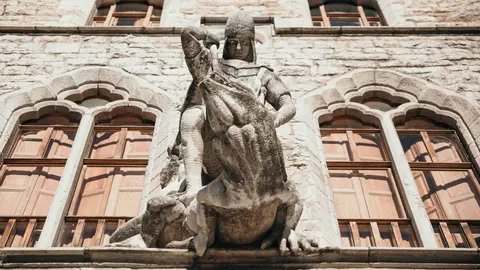 San Jorge y el drag&oacute;n Casa Botines