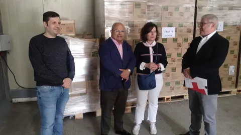 Faustino S&aacute;nchez visita el almac&eacute;n de dep&oacute;sito de los alimentos de Cruz Roja para distribuir a personas desfavorecidas