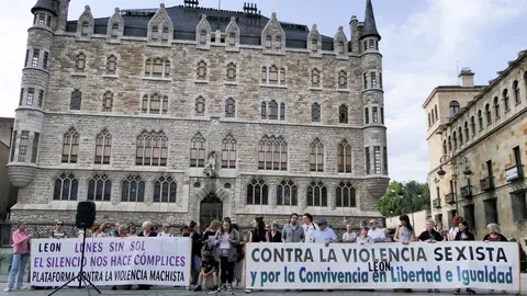 Los Lunes sin Sol, concentraci&oacute;n frente a Botines en Le&oacute;n