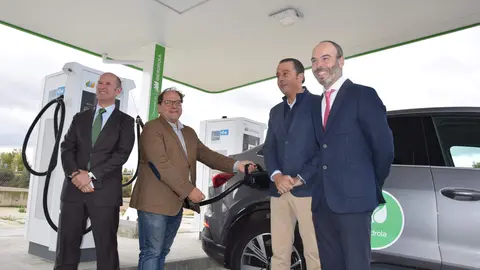 Iberdrola inaugura el primer gran parque de recarga ultrarr&aacute;pida para veh&iacute;culos el&eacute;ctricos en La Ba&ntilde;eza