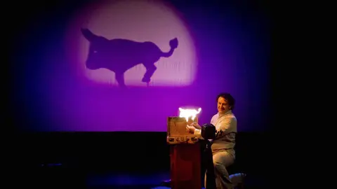 UN TROCITO DE LUNA - A LA SOMBRITA T&Iacute;TERES