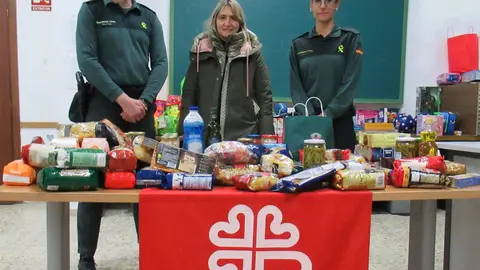 Entrega de alimentos C&aacute;ritas Le&oacute;n