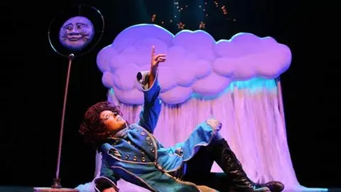 UN DUENDE EN LAS NUBES Teatro San Francisco Le&oacute;n