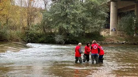 Cruz Roja y Asociaci&oacute;n Hombre y Territorio alertan sobre la presencia de micropl&aacute;sticos en los r&iacute;os Tor&iacute;o y Bernesga de Le&oacute;n