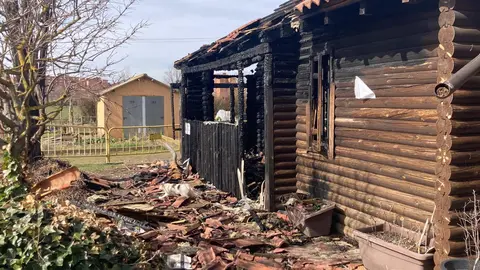 Situaci&oacute;n Cr&iacute;tica en los Huertos de Ocio de La Candamia: Sin Aseos ni Centro de Reuni&oacute;n para Mayores Despu&eacute;s de un Incendio