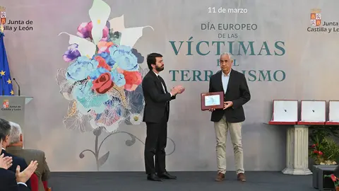 El vicepresidente de la Junta pide &ldquo;redoblar esfuerzos&rdquo; contra los que quieren legitimar el terrorismo en el homenaje del 11M