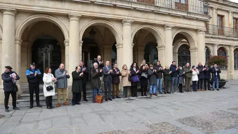 Minuto de silencio 11M en el Ayuntamiento de Le&oacute;n