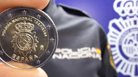 Entra en circulaci&oacute;n la moneda de dos euros conmemorativa del 200 aniversario de la Polic&iacute;a Nacional