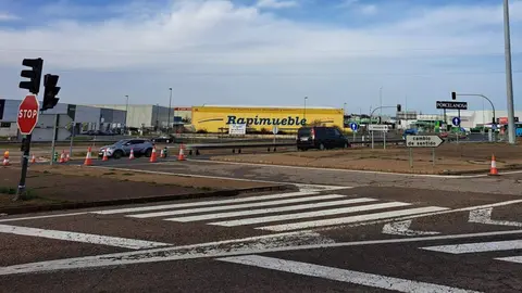 Sem&aacute;foro de la N-120 Trobajo del Camino