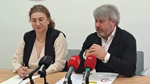 El vicepresidente del CEL, Jes&uacute;s Riol, y la directora de Marketing del Centro Comercial Espacio Le&oacute;n, Mar&iacute;a Jes&uacute;s Rodr&iacute;guez