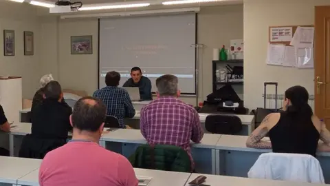 Inicio el ciclo de cursos de formaci&oacute;n inicial en soporte vital b&aacute;sico, con t&eacute;cnicas de reanimaci&oacute;n cardiopulmonar y uso de desfibrilador. La iniciativa, respaldada por la Asociaci&oacute;n Astorga Solidaria y Amiga