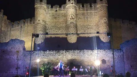 Valencia-De-Don-Juan-Noches-Del-Castillo