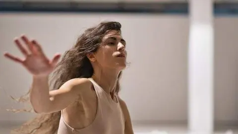 El viernes 13 de septiembre, a las 19:30 horas, la bailarina Sabela Mendoza presentar&aacute; su performance Doblez