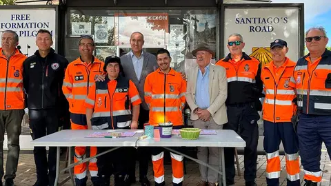 El Alcalde de Le&oacute;n junto a la Agrupaci&oacute;n Municipal de Voluntarios de Protecci&oacute;n Civil de Le&oacute;n.