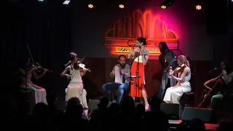 18:15
Concierto de Mar&iacute;a de la Flor,compositora que abarca m&uacute;ltiples disciplinas musicales, klega a el Teatro El Alb&eacute;itar ULE