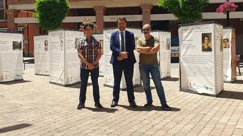 Exposici&oacute;n &ldquo;Le&oacute;n Se&ntilde;or&iacute;o de Mujeres&rdquo; en la plaza mayor de Santa Mar&iacute;a del P&aacute;ramo
