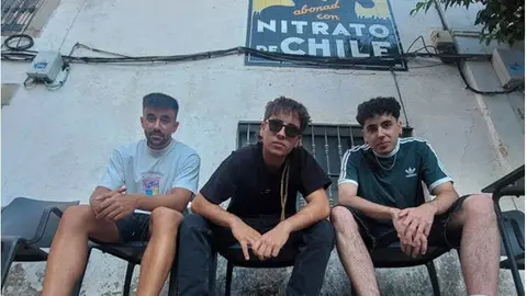 El grupo Sanguijuelas del Guadiana actuar&aacute; el 2 de octubre en la plaza Mayor de Le&oacute;n dentro del Proyecto Pen&iacute;nsula, en las fiestas de San Froil&aacute;n 2025, ofreciendo un concierto gratuito que fusiona rock, flamenco y m&uacute;sica de ra&iacute;z.