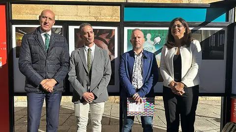 El alcalde de Le&oacute;n inaugura exposici&oacute;n al aire libre DATA f&oacute;rum Justicia 2025