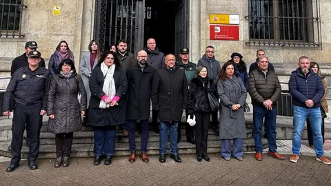 La Subdelegaci&oacute;n del Gobierno en Le&oacute;n guarda un minuto de silencio por los &uacute;ltimos asesinatos machistas