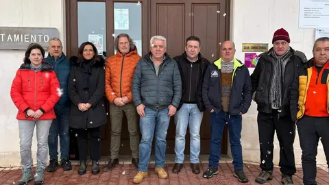 Alicia Gallego y Luis Mariano Santos con representante de la monta&ntilde;a oriental leonesa