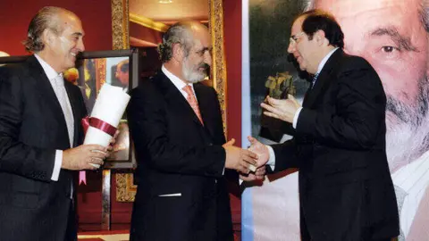 2005-Santos-LLamas-696x522