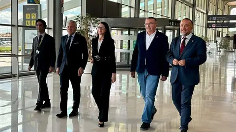 Visita de la directora general de Aena, Elena Mayoral al Aeropuerto de La Virgen del Camino