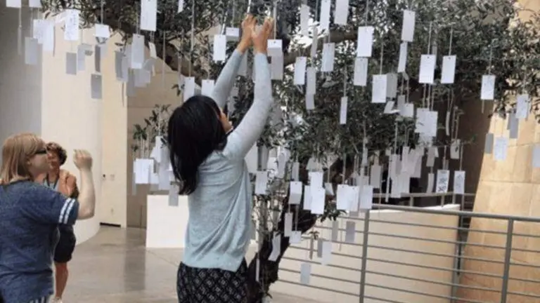 La exposición de Yoko Ono producida por el MUSAC inicia su recorrido internacional en Estambul