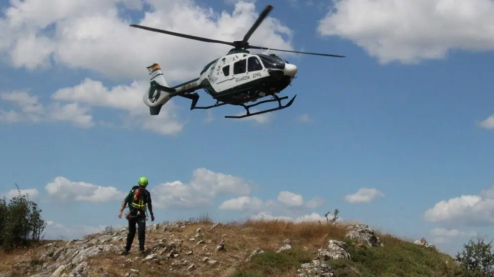La Guardia Civil rescata a tres monta&ntilde;eros en Vegahuerta, en Picos de Europa, tras lesionarse uno de ellos