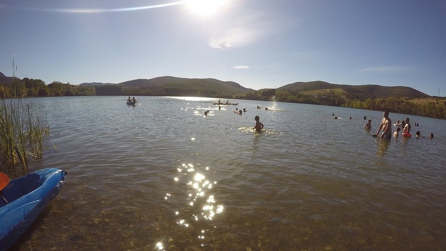 Playa fluvial del Lago de Carucedo. Foto de: TripAdvisor.
